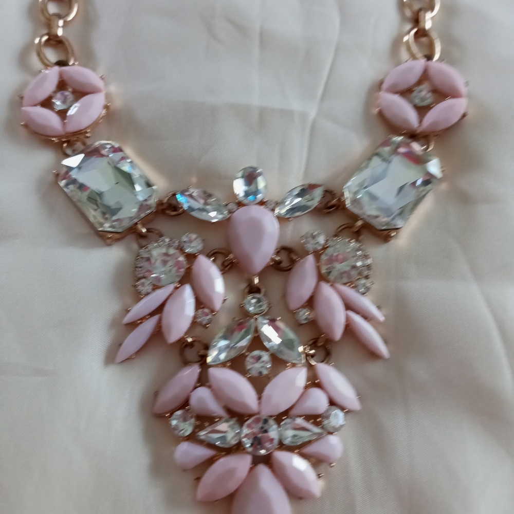 Pink necklace - Picture 2 of 3